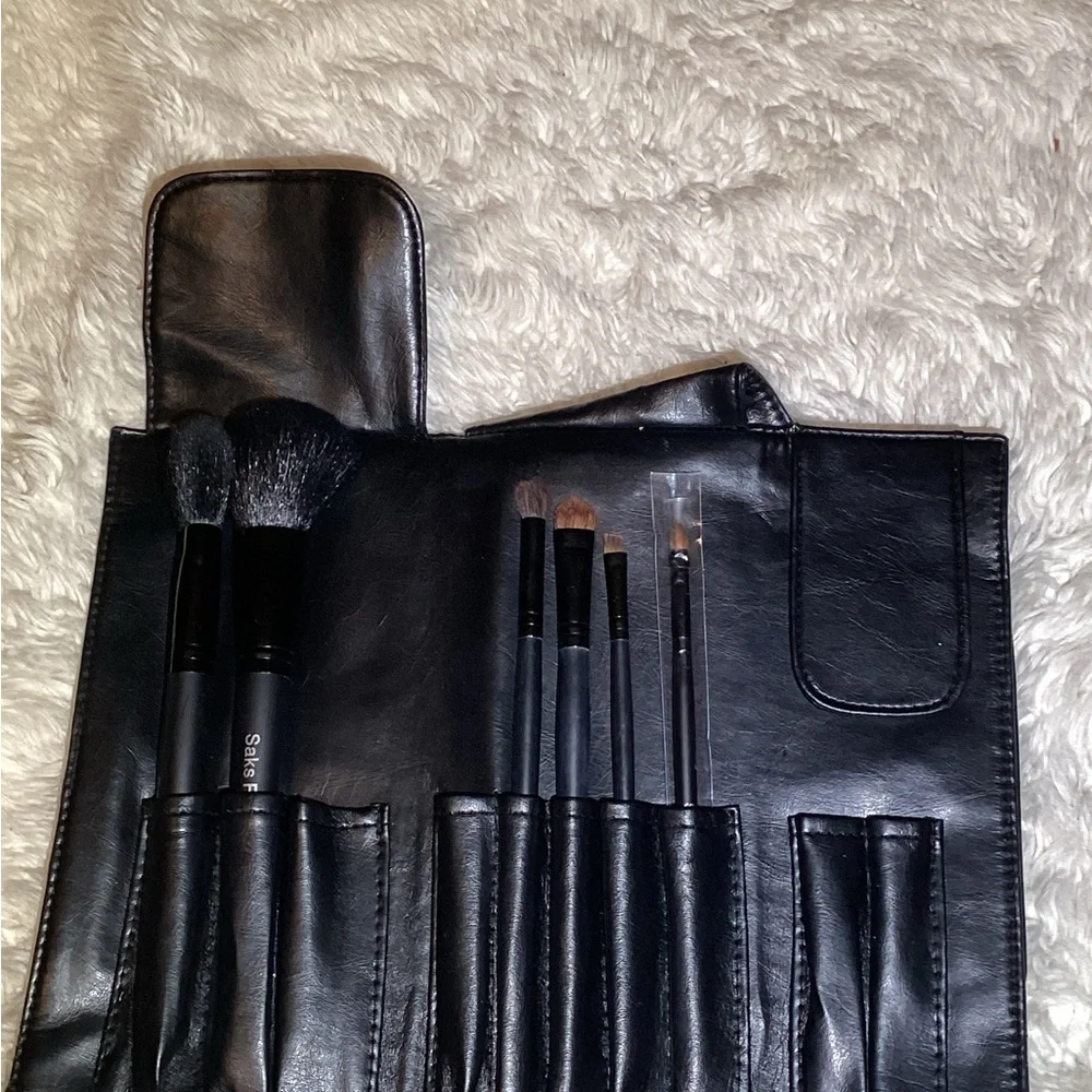 Saks Fifth Avenue Black Brush cosmetic makeup set